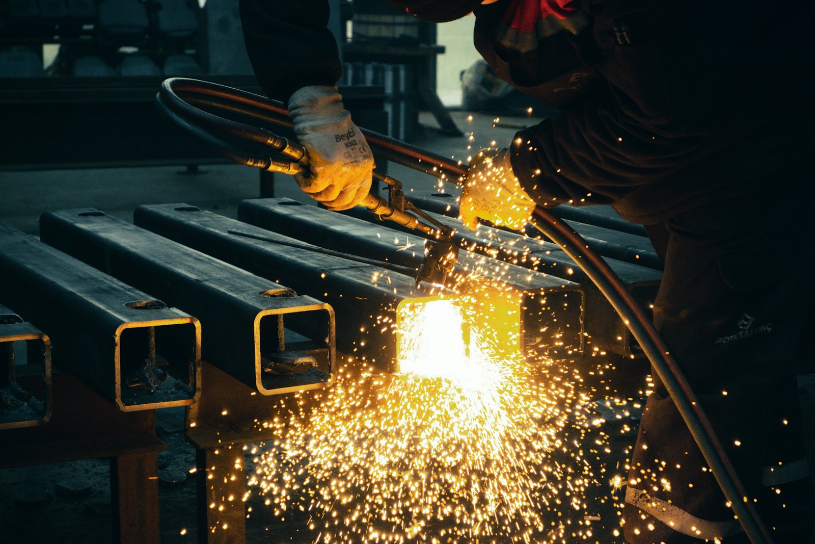 Travail et finition du métal en usine